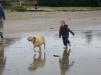 Tobie und Jess am Strand
